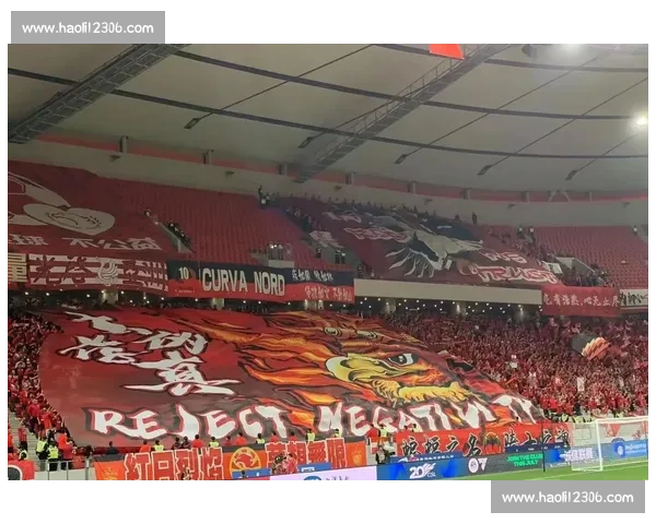 上海德比战前双响炮:神秘嘉宾献唱国歌,八万人球场将现史诗级 TIFO 上海德比战前双响炮:神秘嘉宾献唱国歌,八万人球场将现史诗级 TIFO