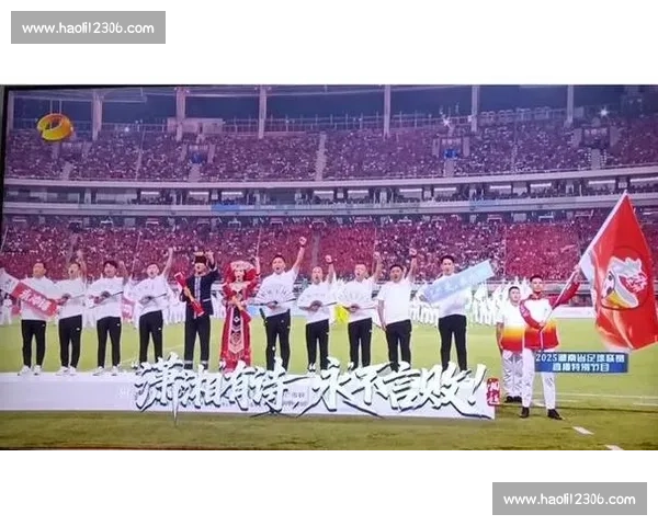湘超揭幕战燃爆贺龙!4 万球迷人浪席卷全场 湘超揭幕战燃爆贺龙!4 万球迷人浪席卷全场